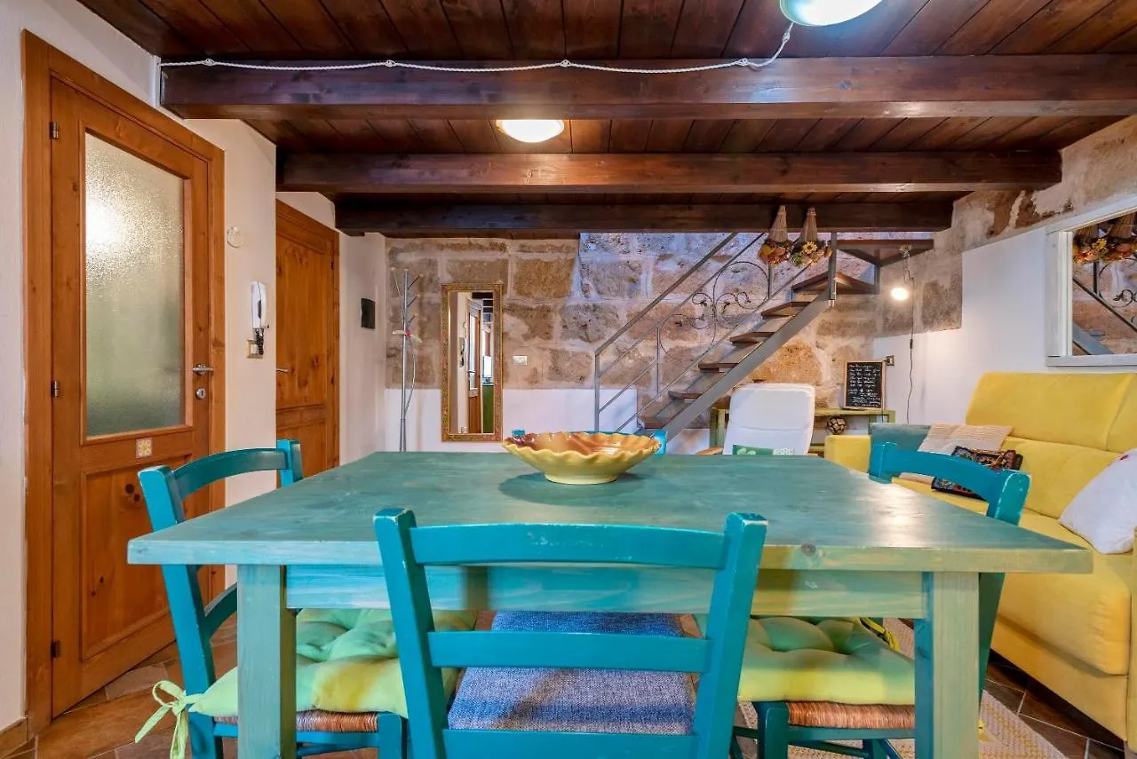 Topaz Attic In Old Town By Sea Alghero Apartment